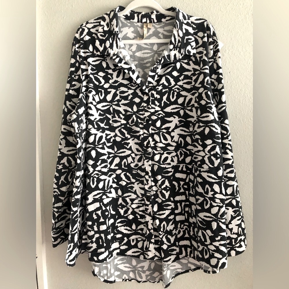 Comfy USA Black and White Button-Down Shirt